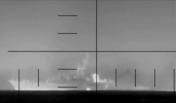 ▲伊朗軍艦「德納號」號日前在斯里蘭卡海岸附近遭到潛艇襲擊。（圖／路透）