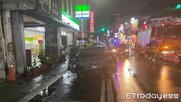 ▲宜蘭嚴重車禍，23歲賓士男吸毒載19歲妻出門，猛撞自小客車奪命。（圖／記者游芳男翻攝，下同）
