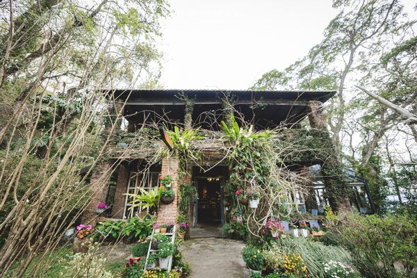 ▲▼新竹咖啡廳推薦！藏身在森林中的紅磚玻璃屋。（圖／部落客黑皮提供）