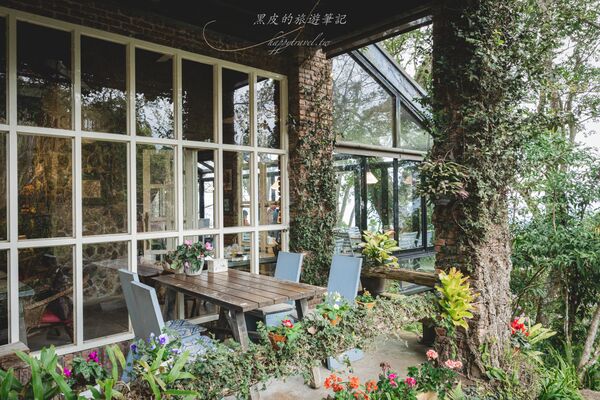 ▲▼新竹咖啡廳推薦！藏身在森林中的紅磚玻璃屋。（圖／部落客黑皮提供）