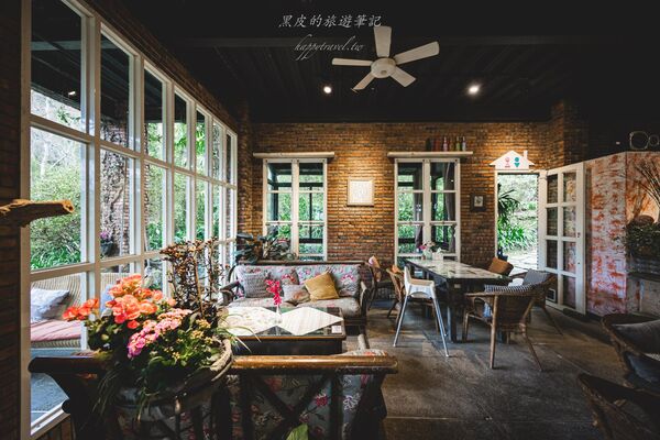 ▲▼新竹咖啡廳推薦！藏身在森林中的紅磚玻璃屋。（圖／部落客黑皮提供）