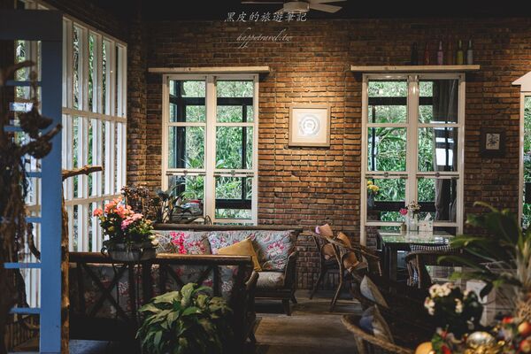▲▼新竹咖啡廳推薦！藏身在森林中的紅磚玻璃屋。（圖／部落客黑皮提供）