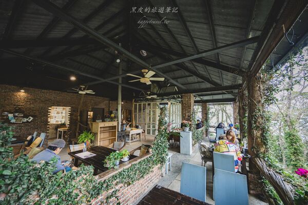 ▲▼新竹咖啡廳推薦！藏身在森林中的紅磚玻璃屋。（圖／部落客黑皮提供）