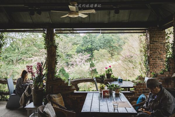 ▲▼新竹咖啡廳推薦！藏身在森林中的紅磚玻璃屋。（圖／部落客黑皮提供）