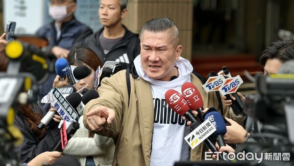 ▲▼ 館長陳之漢直播喊「把賴清德的狗頭斬下來」，今天現身新北地院開庭。（圖／記者黃哲民攝，下同）