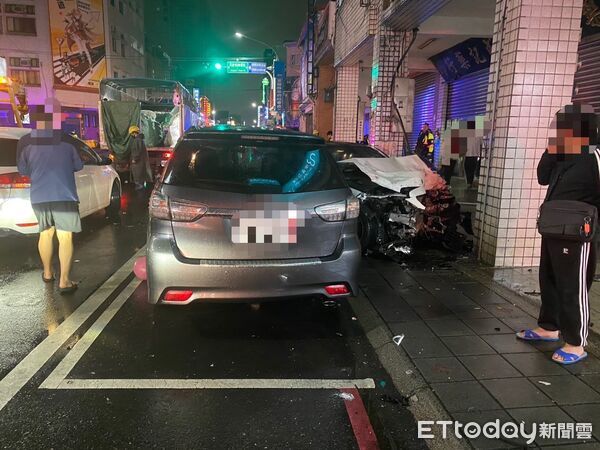 ▲▼宜蘭嚴重車禍，23歲賓士男吸毒載19歲妻出門，猛撞自小客車奪命。（圖／記者游芳男翻攝，下同）