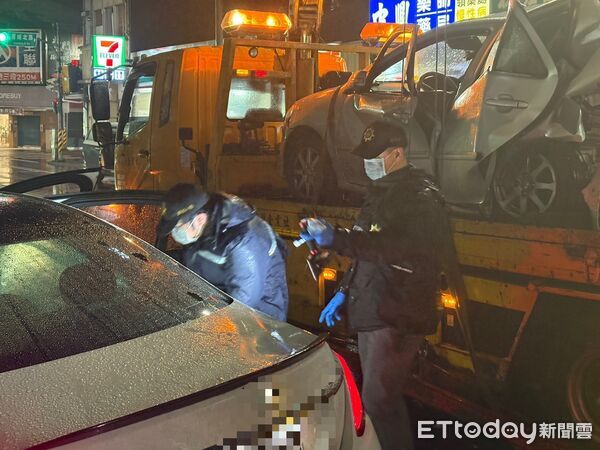 ▲▼宜蘭嚴重車禍，23歲賓士男吸毒載19歲妻出門，猛撞自小客車奪命。（圖／記者游芳男翻攝，下同）