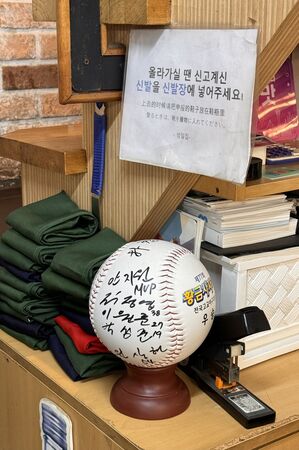 ▲▼七十五年烤盲鰻老店「釜山城一家성일집」，塩烤、醬醃烤、辣醬烤三種口味。（圖／記者蘇相云攝）
