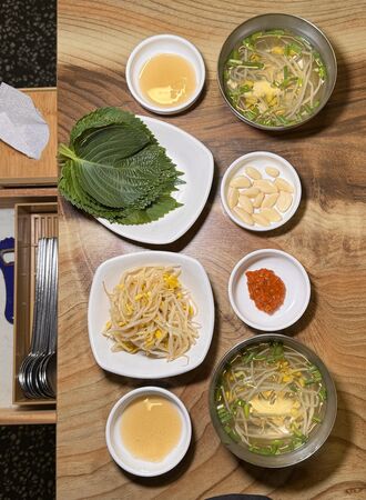 ▲▼七十五年烤盲鰻老店「釜山城一家성일집」，塩烤、醬醃烤、辣醬烤三種口味。（圖／記者蘇相云攝）