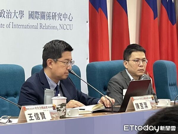 ▲▼ 2026年中共全國兩會座談會、國立政治大學東亞所特聘教授兼國際關係研究中心主任王信賢、國立政治大學政治系、東亞所特聘教授兼國際關係研究中心合聘研究員 寇健文、國立政治大學國際關係研究中心副主任 陳至潔、國立政治大學國際關係研究中心副研究 曾偉峯、中華經濟研究院第一所研究員兼所長 劉孟俊             。（圖／記者任以芳攝）