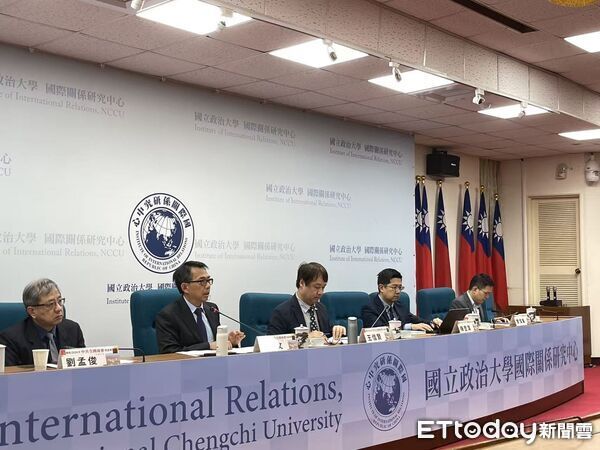 ▲▼ 2026年中共全國兩會座談會、國立政治大學東亞所特聘教授兼國際關係研究中心主任王信賢、國立政治大學政治系、東亞所特聘教授兼國際關係研究中心合聘研究員 寇健文、國立政治大學國際關係研究中心副主任 陳至潔、國立政治大學國際關係研究中心副研究 曾偉峯、中華經濟研究院第一所研究員兼所長 劉孟俊             。（圖／記者任以芳攝）