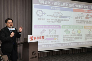 鳥仔腳當心！陳亮恭教「指環量測法」測肌少症　45歲肌力開始衰退