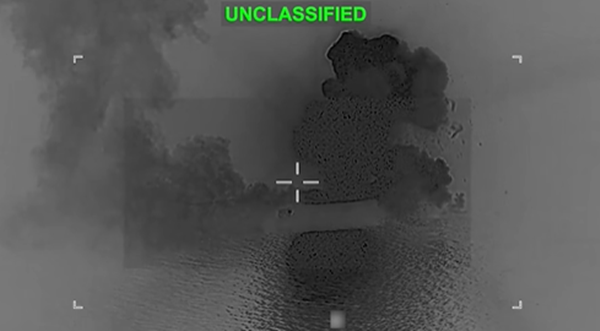 ▲▼美軍中央司令部公布擊中巴蓋里號的畫面。（圖／翻攝臉書／U.S. Central Command）
