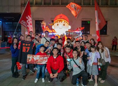 百色情人節西門町捕獲「野生小龍女馬妹」