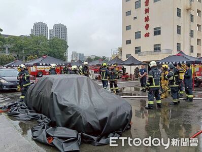 高雄市消防局強化電動車火災搶救實戰 　70名消防參與演練