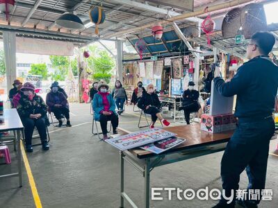 成功分局走入興昌文化健康站　提醒長者「看車」守護行的安全
