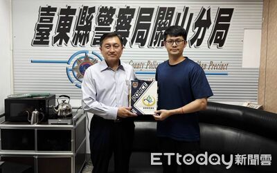 林宏昇局長赴關山分局頒「破案茶」　肯定同仁查緝非法槍械成果