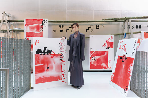 ▲張景嵐與平面設計師葉忠宜跨界合作。（圖／menomeno提供）