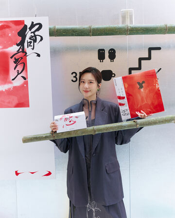 ▲張景嵐與平面設計師葉忠宜跨界合作。（圖／menomeno提供）