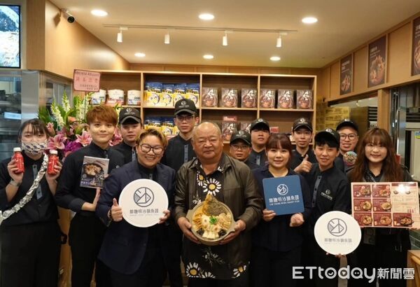 ▲▼  嘉義之光插旗台北傳捷報！「林聰明沙鍋魚頭」勇奪三井LaLaport南港年度坪效最優獎  。（圖／記者翁伊森翻攝）
