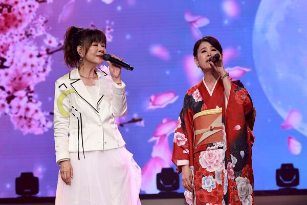 ▲龍千玉抱著媽媽淚崩。（圖／民視提供）