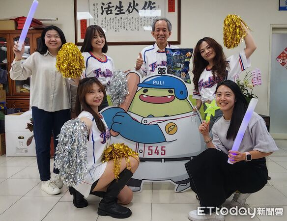 ▲WBC中華對日本，埔里公所綜合球場辦室內大型轉播，號召鎮民齊為中華隊加油。（圖／埔里鎮公所提供）