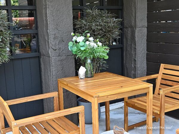 ▲▼台中美術園道新開幕咖啡館「Cuppa ViVi」，必點千層蛋糕、巴斯克蛋糕。（圖／部落客糖糖提供）