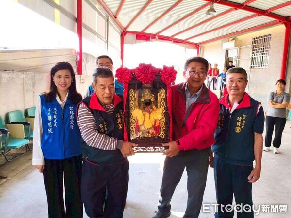 ▲五股十三庄代表齊聚進行過股點交，象徵值年股承接奉祀重任。（圖／記者游瓊華翻攝）