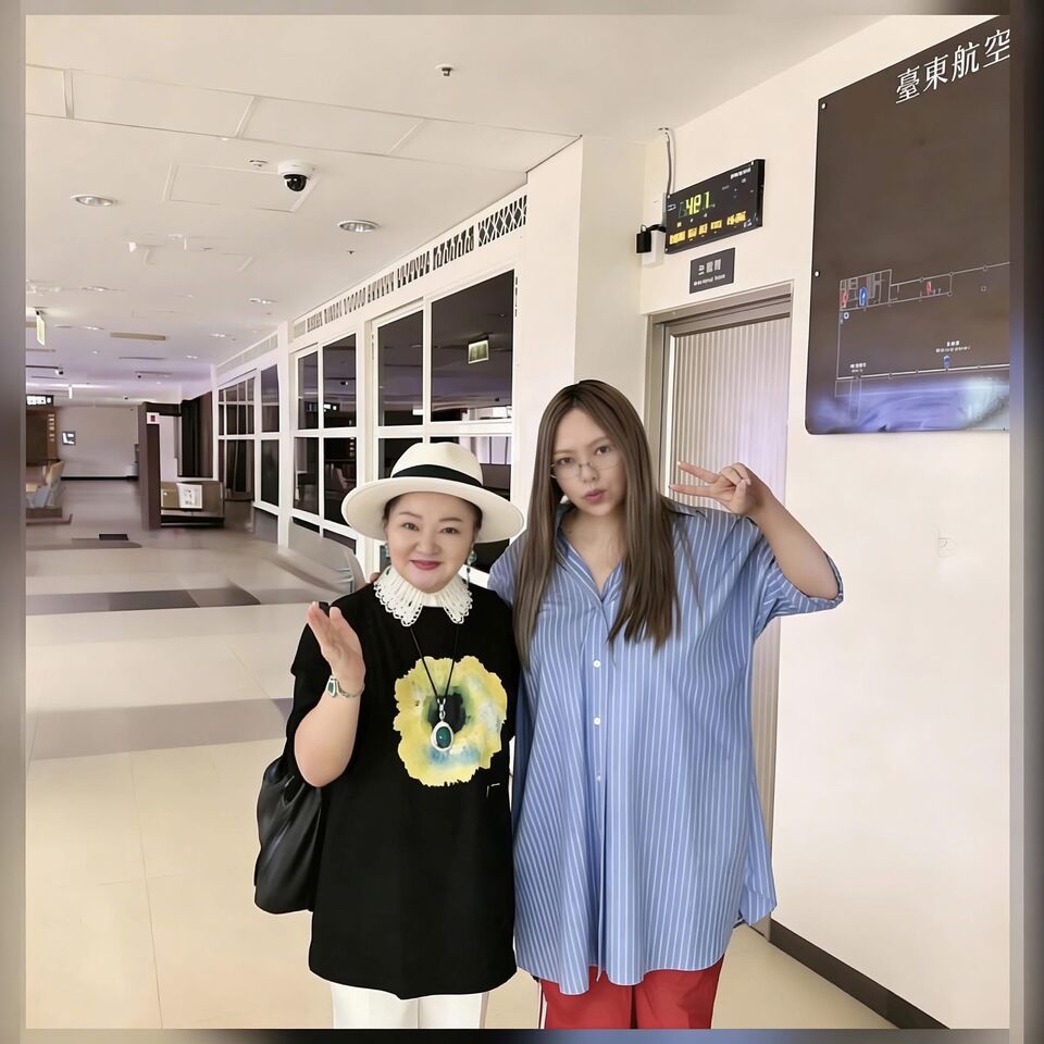▲▼白冰冰巧遇張惠妹。（圖／翻攝白冰冰臉書）