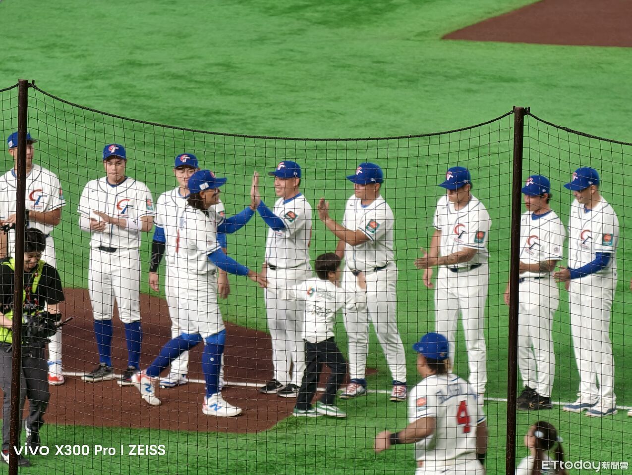 感謝中華隊!超商咖啡第2杯1元 全聯青菜10元、飲料買1送1