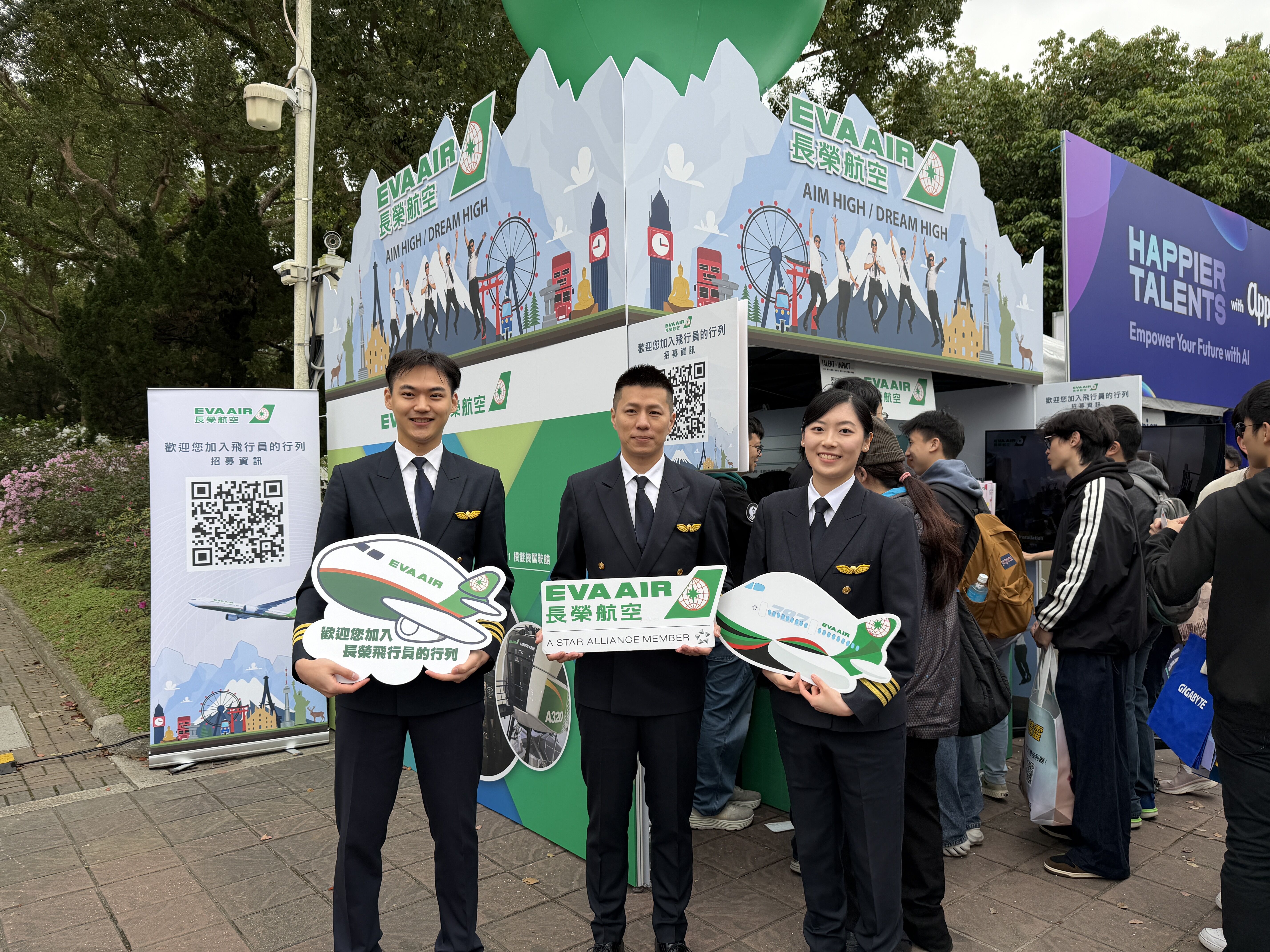 ▲▼長榮航空前進校園招募機師。（圖／記者高兆麟攝）