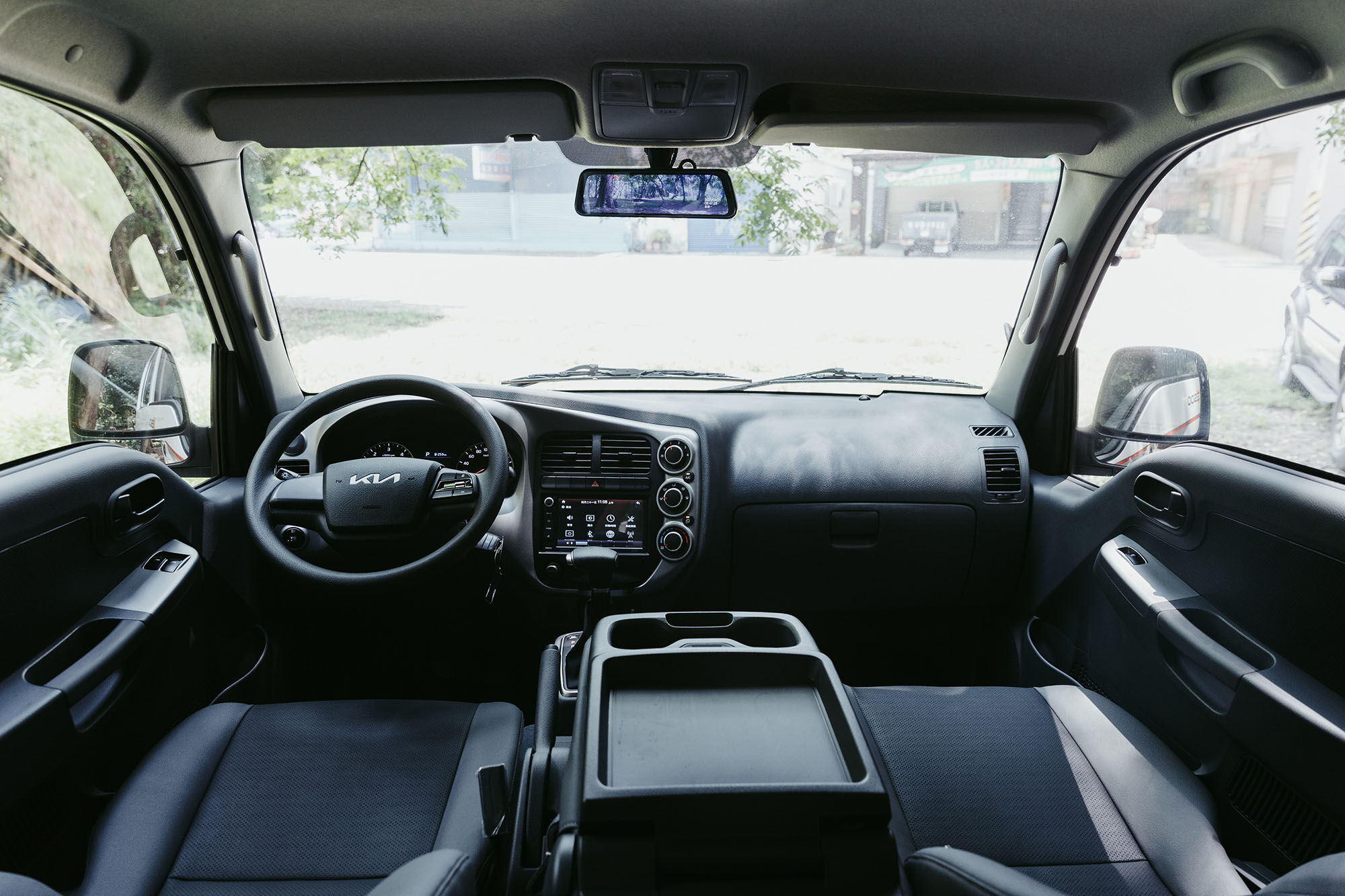 ▲79.8萬起！KIA「卡旺K2500貨車新年式」開賣　升級主動啟閉頭燈。（圖／翻攝自KIA）