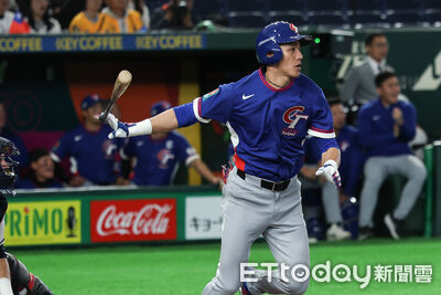 陳晨威辣妻曝睡前對話！　犧牲打助攻奪分…啾啾甜喊「好棒棒」