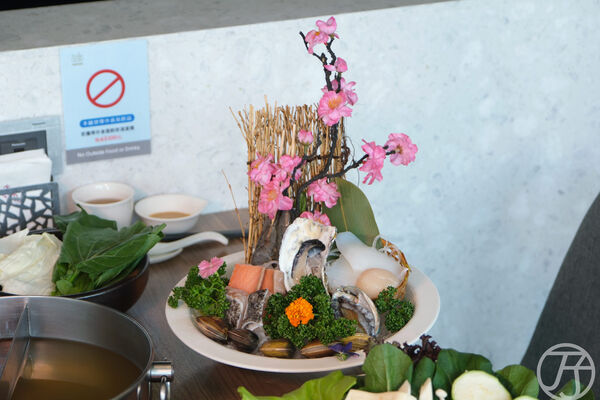 ▲▼Smile One 精緻涮涮鍋。（圖／部落客JJ.Hsu授權提供）