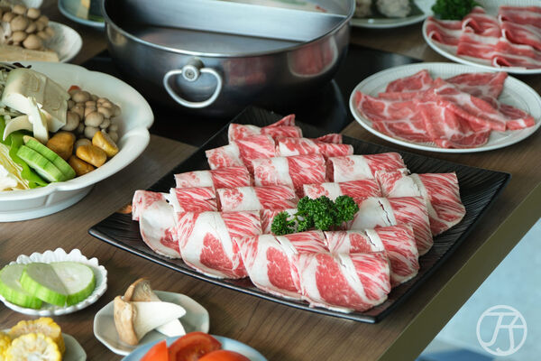 ▲▼Smile One 精緻涮涮鍋。（圖／部落客JJ.Hsu授權提供）
