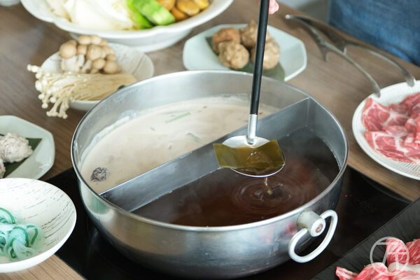 ▲▼Smile One 精緻涮涮鍋。（圖／部落客JJ.Hsu授權提供）