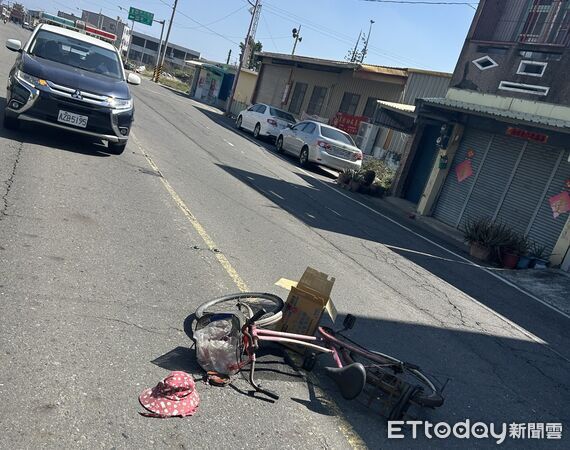 ▲▼  【8旬婦人路倒驚險一瞬 布袋暖警即刻守護送醫】  。（圖／布袋分局提供）