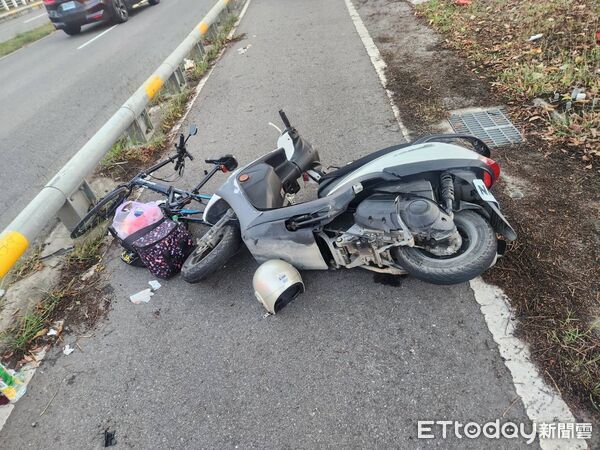▲▼后里3輛機踏車撞成一起，3名駕駛都說不知怎麼發生的。（圖／民眾提供，下同）