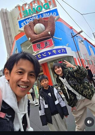 ▲阿翔與家人跟郭忠祐到日本為中華隊加油。（圖／阿翔提供）