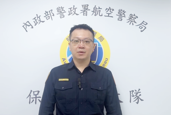 ▲航警局保大第二隊第一分隊長蘇峯億說明處理過程。（圖／航警局提供）