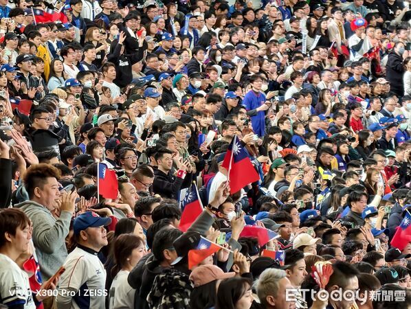 ▲▼  台灣球迷把東京巨蛋變主場           。（圖／記者王真魚攝）