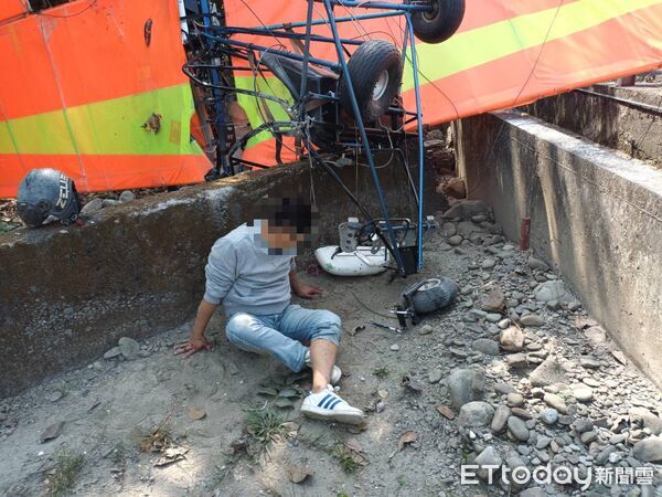 ▲▼屏東縣高樹鄉產業路段有滑翔機墜落。（圖／記者陳崑福翻攝）