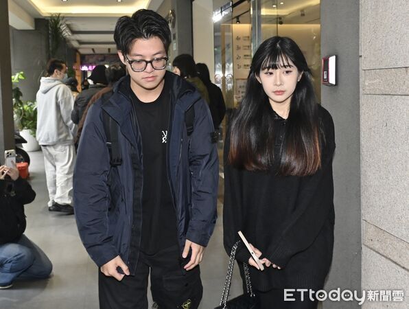 ▲▼ 袁惟仁靈堂day1，兒子袁義與女兒袁融受訪。（圖／記者李毓康攝）