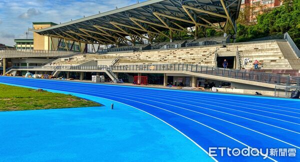 ▲基隆田徑場9月試營運 藍色跑道全天候開放。（圖／記者郭世賢翻攝）