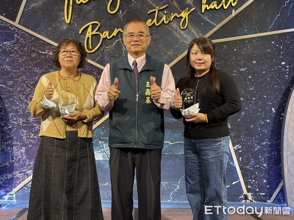 ▲台南市勞工局舉行志工授證暨表揚大會，表彰長期投入勞工服務的志工夥伴。（記者林東良翻攝，下同）