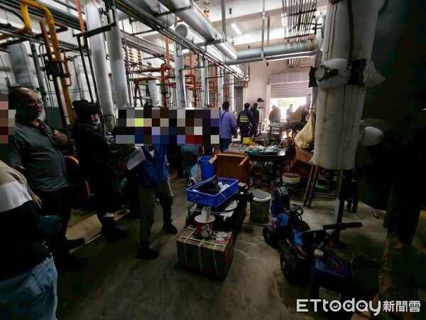 ▲▼             澎湖一間製冰廠藏有賭場，警方現場逮獲13名賭客。（圖／記者陳洋翻攝，下同）