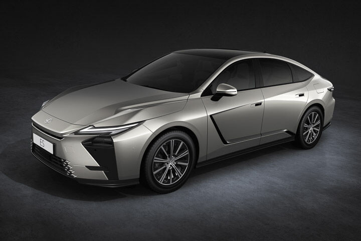 ▲台灣新一代ES提供油電、電動版雙動力！預計4月上市。（圖／翻攝自LEXUS）