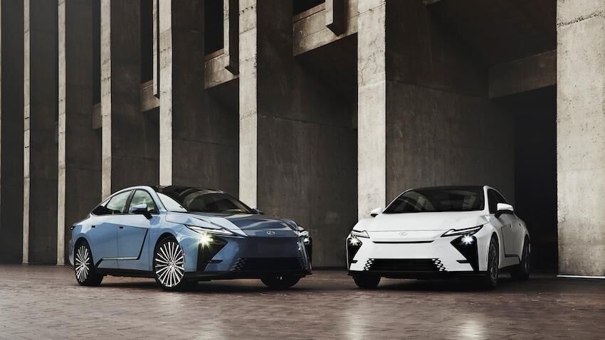 ▲台灣新一代ES提供油電、電動版雙動力！預計4月上市。（圖／翻攝自LEXUS）