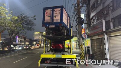 彰化貨車過高「扯斷電線」號誌桿歪頭倒地　台1線南下全線封閉