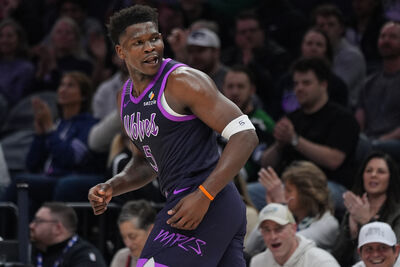 灰狼噩耗！　王牌球星「蟻人」艾德華茲右膝出狀況季後賽G2恐缺陣